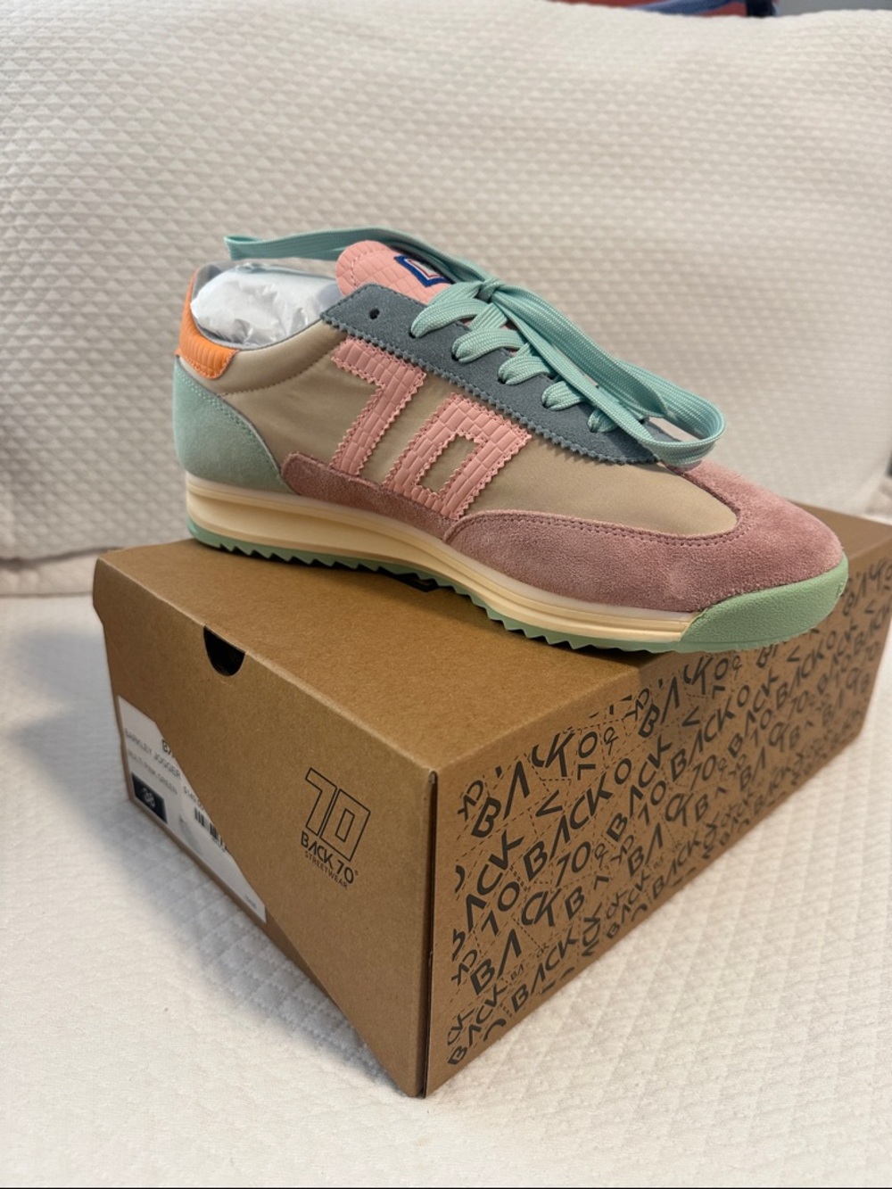 Back 70 Streetwear - Barkley Jogger - Retro Runner Sneaker - Women